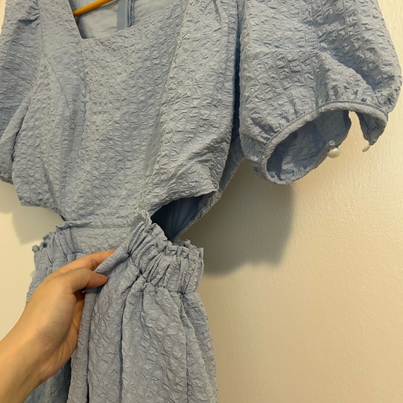 Light Blue Puff Sleeve Cutout Midi Dress size M. - Picture 4 of 9